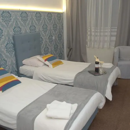 Acwador Hotel 2*